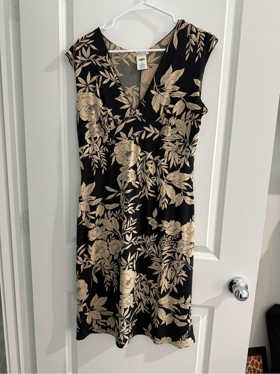 Dresses & Skirts - Old Navy Black & Tan Floral V-Neck Sheath Dress - Size M